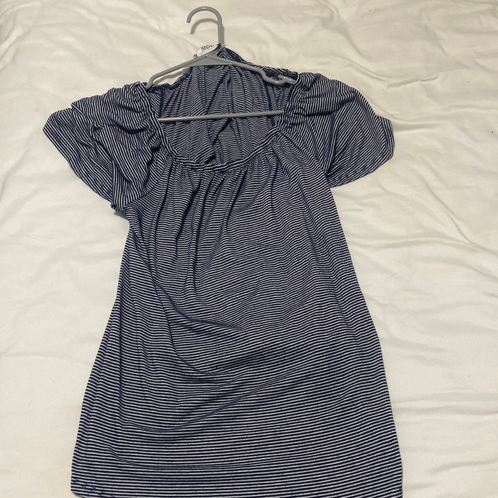 Short-sleeve babydoll top. Horizontal stripes